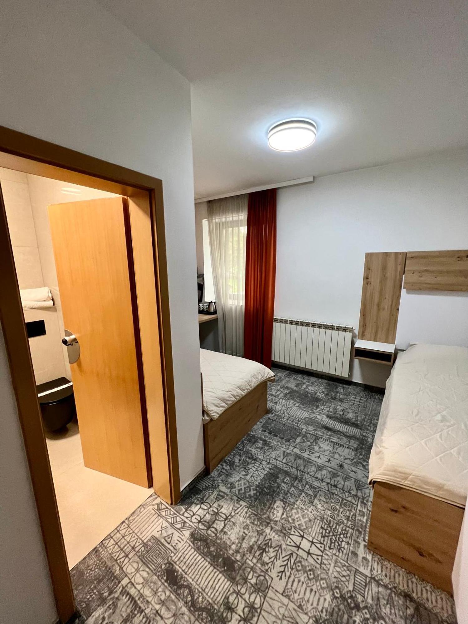 Brkic Airport - Free Parking Hotel 2*