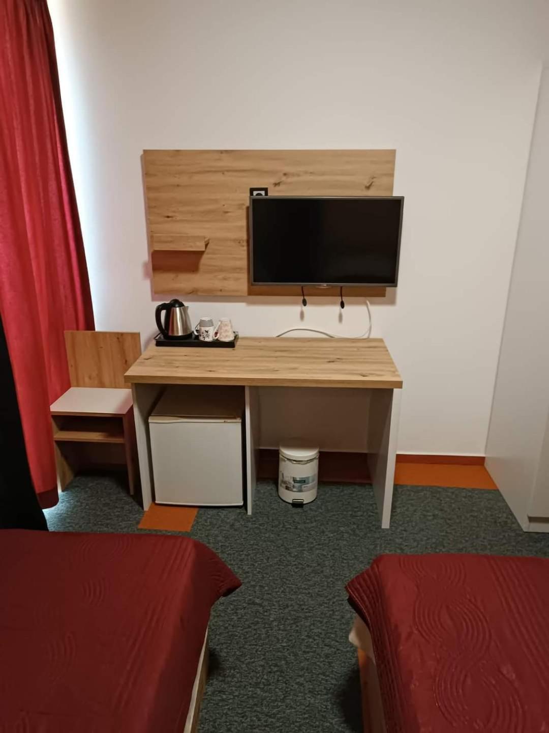 Brkic Airport - Free Parking Hotel