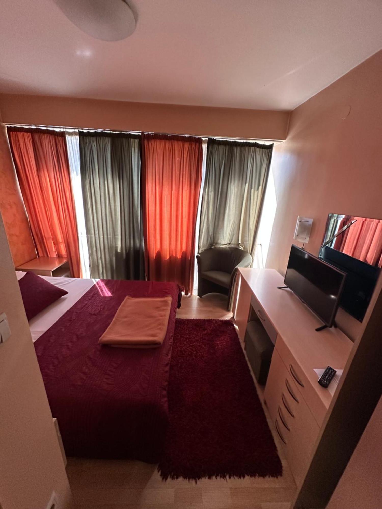 Brkic Airport - Free Parking Hotel